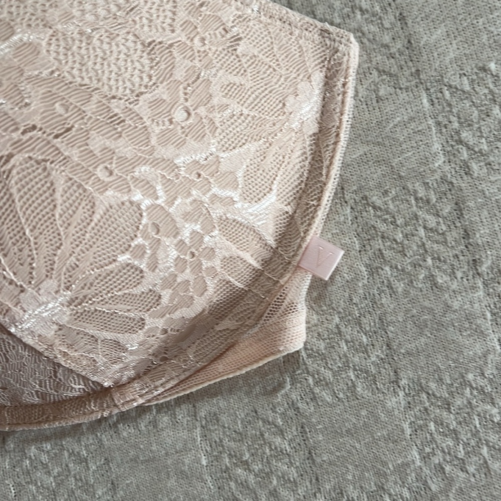 NWT Victoria’s Secret Wireless Push Up Bra - Picture 4 of 9